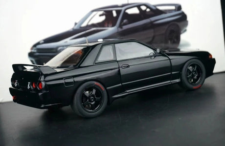 AutoArt Nissan 1989 Skyline GT-R R32 Plain Body Black 1:18 – Sammlerobjekt aus Druckguss