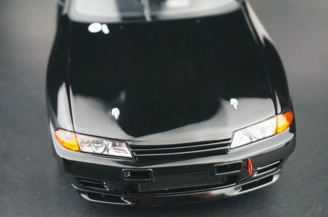 AutoArt Nissan 1989 Skyline GT-R R32 Plain Body Black 1:18 – Sammlerobjekt aus Druckguss