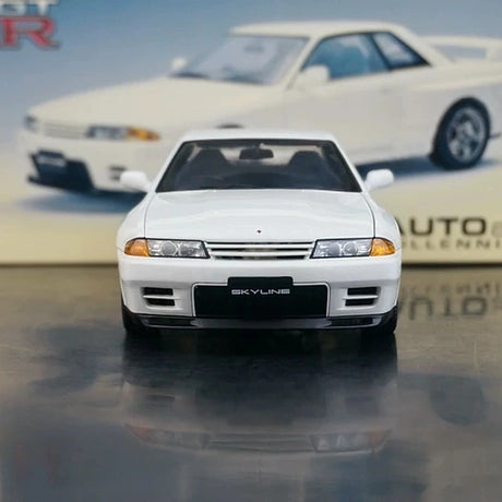 AutoArt Nissan 1989 Skyline GT-R R32 Street First Release White 1:18 – Sammlerobjekt aus Druckguss