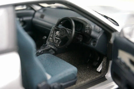 AutoArt Nissan 1994 Skyline GT-R R32 V-Spec II Silver 1:18 – Sammelobjekt aus Druckguss
