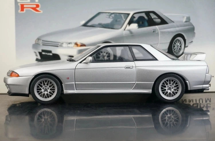 AutoArt Nissan 1994 Skyline GT-R R32 V-Spec II Silver 1:18 – نموذج معدني قابل للجمع مصبوب.