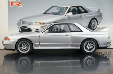 AutoArt Nissan 1994 Skyline GT-R R32 V-Spec II Silver 1:18 – Sammelobjekt aus Druckguss