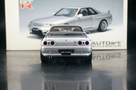 AutoArt Nissan 1994 Skyline GT-R R32 V-Spec II Silver 1:18 – Sammelobjekt aus Druckguss