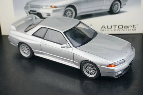 AutoArt Nissan 1994 Skyline GT-R R32 V-Spec II Silver 1:18 – Sammelobjekt aus Druckguss