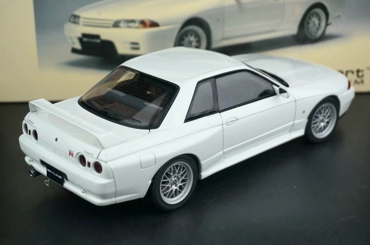 AutoArt Nissan 1994 Skyline GT-R R32 V-Spec II 1:18 Bianco – Modello da collezione pressofuso