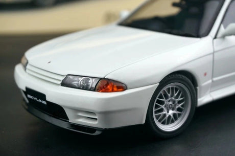 AutoArt Nissan 1994 Skyline GT-R R32 V-Spec II White 1:18 – Sammelobjekte aus Druckguss