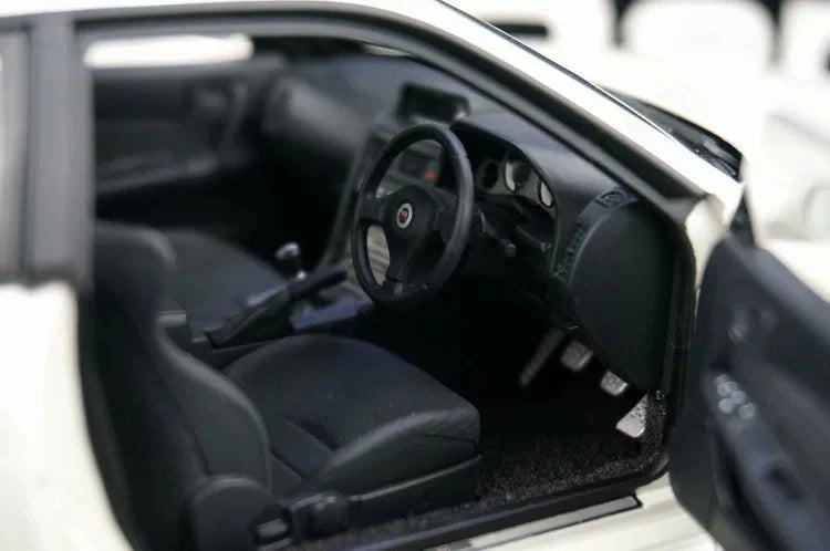 AutoArt Nissan 2000 Skyline GT-R R34 V-Spec II White 1:18 – نموذج معدني قابل للجمع مصبوب.