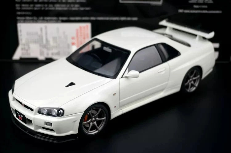 AutoArt Nissan 2000 Skyline GT-R R34 V-Spec II White 1:18 – نموذج معدني قابل للجمع مصبوب.