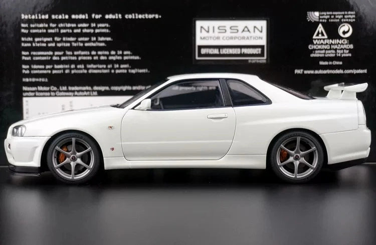 AutoArt Nissan 2000 Skyline GT-R R34 V-Spec II White 1:18 – نموذج معدني قابل للجمع مصبوب.