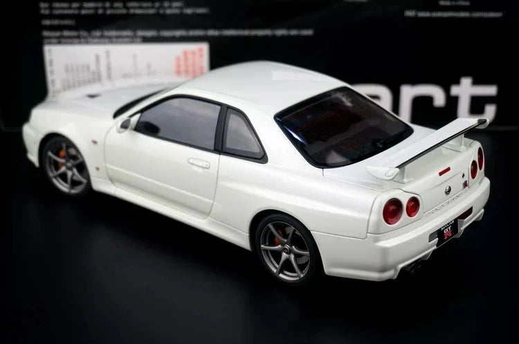 AutoArt Nissan 2000 Skyline GT-R R34 V-Spec II White 1:18 – نموذج معدني قابل للجمع مصبوب.