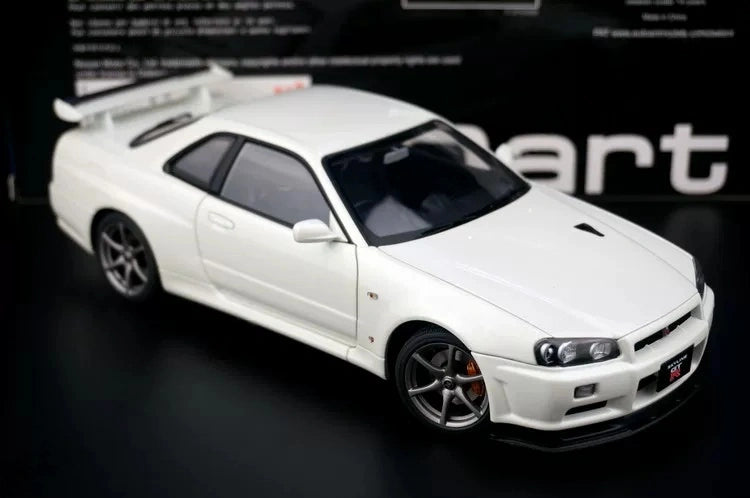 AutoArt Nissan 2000 Skyline GT-R R34 V-Spec II White 1:18 – نموذج معدني قابل للجمع مصبوب.