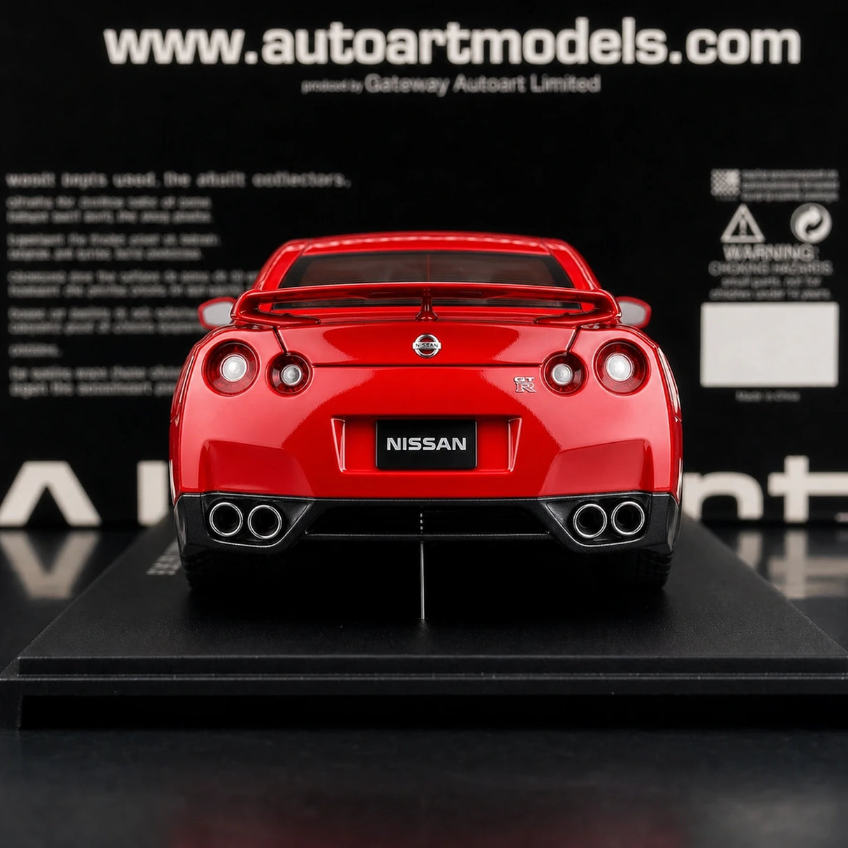 AutoArt Nissan 2009 GT-R R35 ريد 1:18 – نموذج معدني قابل للجمع مصبوب.