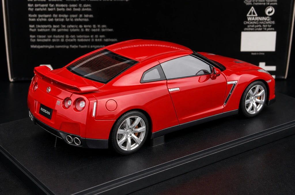 AutoArt Nissan 2009 GT-R R35 ريد 1:18 – نموذج معدني قابل للجمع مصبوب.