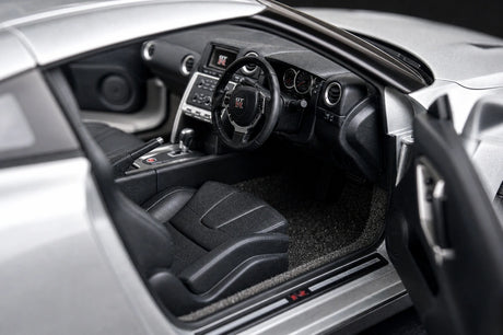 AutoArt Nissan 2009 GT-R R35 Silber 1:18 – Sammelobjekte aus Druckguss