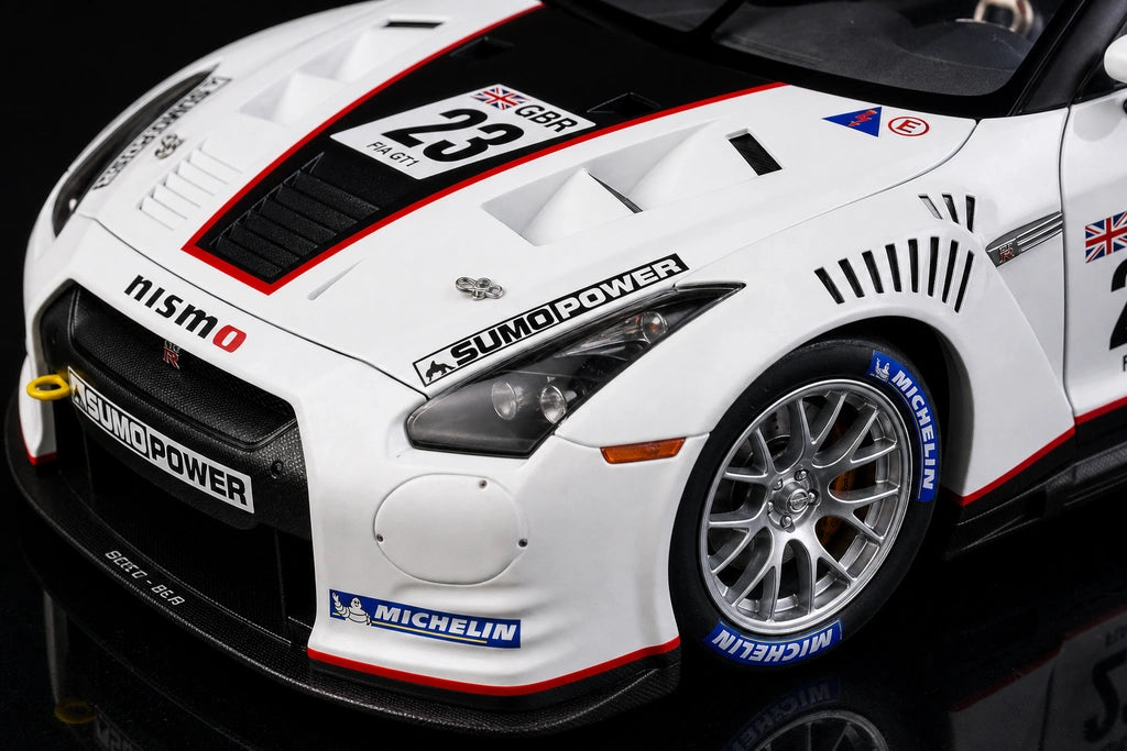 Nissan 2010 GT-R R35 FIA GT1 #23 1:18 modello da collezione pressofuso di AutoArt - vista 8