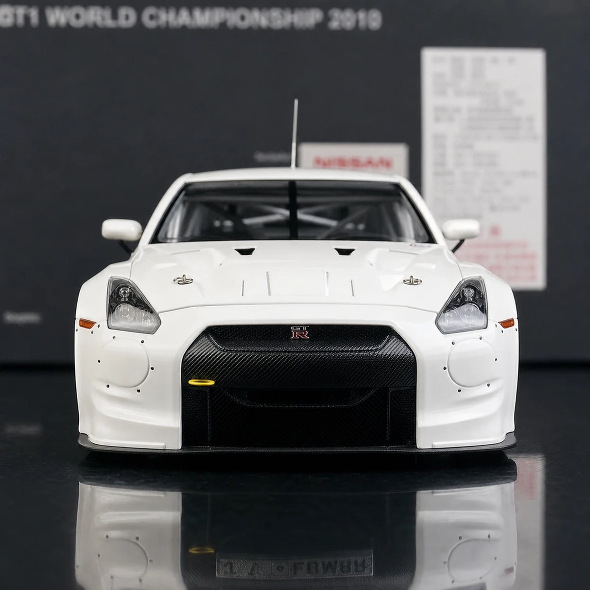 AutoArt Nissan 2010 GT-R R35 GT1 Off White 1:18 – Modello Pressofuso da collezione