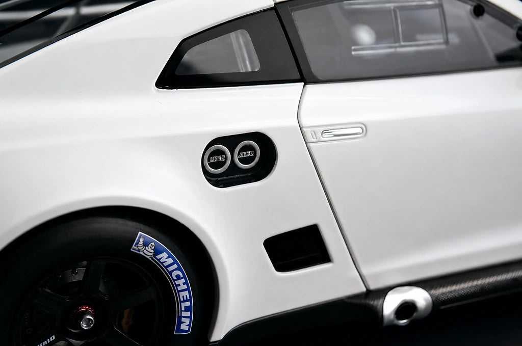 AutoArt Nissan 2010 GT-R R35 GT1 Off White 1:18 – Modello Pressofuso da collezione