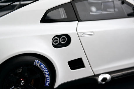 AutoArt Nissan 2010 GT-R R35 GT1 Off White 1:18 – Sammelobjekt aus Druckguss
