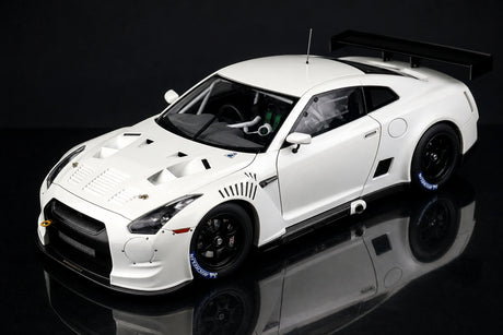 AutoArt Nissan 2010 GT-R R35 GT1 Off White 1:18 – Sammelobjekt aus Druckguss