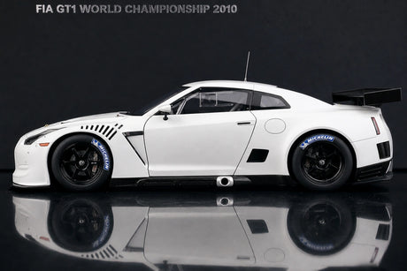 AutoArt Nissan 2010 GT-R R35 GT1 Off White 1:18 – Sammelobjekt aus Druckguss