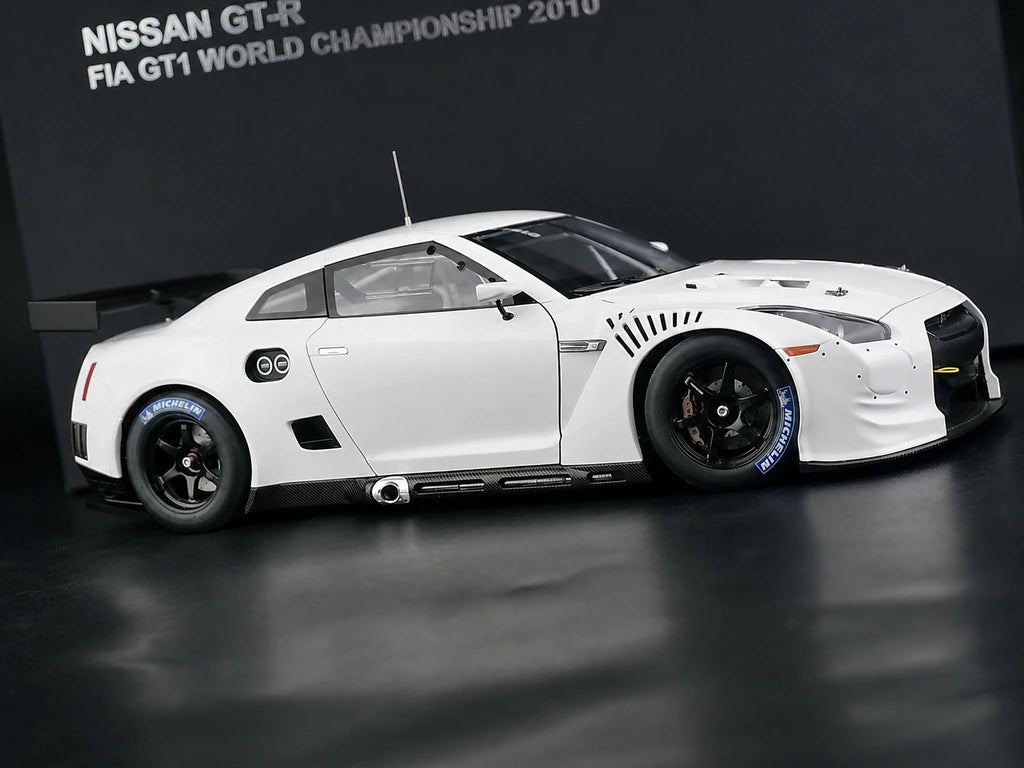 AutoArt Nissan 2010 GT-R R35 GT1 Off White 1:18 – Modello Pressofuso da collezione