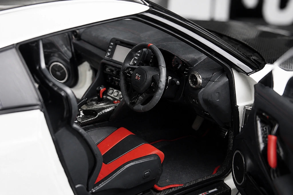 AutoArt Nissan 2017 GT-R R35 Nismo White 1:18 – Modello da collezione pressofuso
