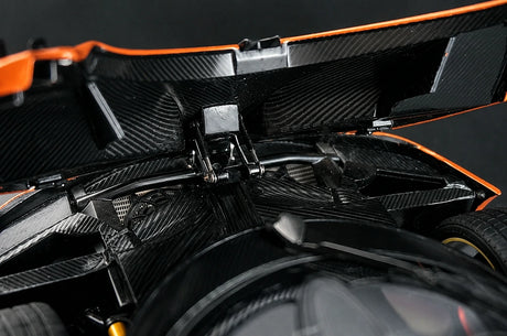 AutoArt Pagani 2011 Huayra برونز 1:18 – نموذج معدني قابل للجمع مصبوب.
