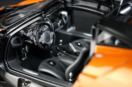 AutoArt Pagani 2011 Huayra برونز 1:18 – نموذج معدني قابل للجمع مصبوب.