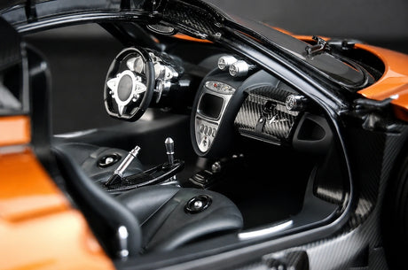 AutoArt Pagani 2011 Huayra برونز 1:18 – نموذج معدني قابل للجمع مصبوب.