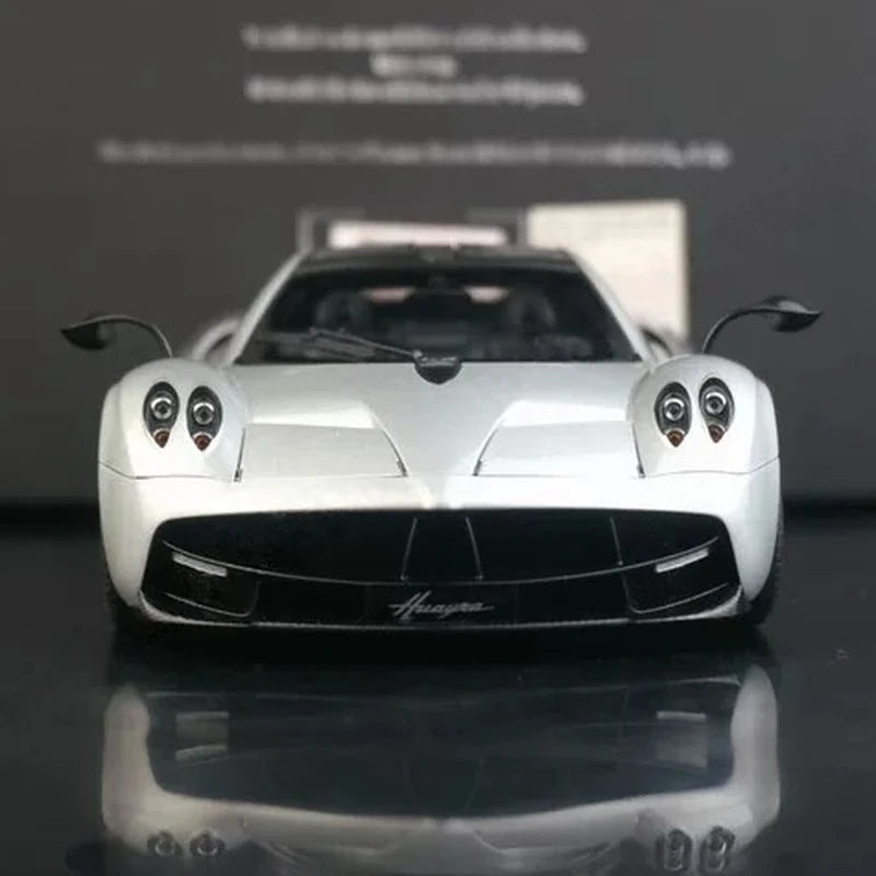 [AutoArt] 1:18 Pagani 2012 Huayra Silver Model Car Die-Cast
