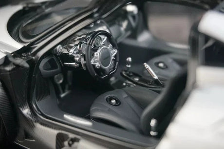 [AutoArt] 1:18 Pagani 2012 Huayra Silver Model Car Die-Cast
