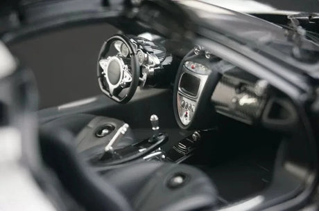 [AutoArt] 1:18 Pagani 2012 Huayra Silver Model Car Die-Cast