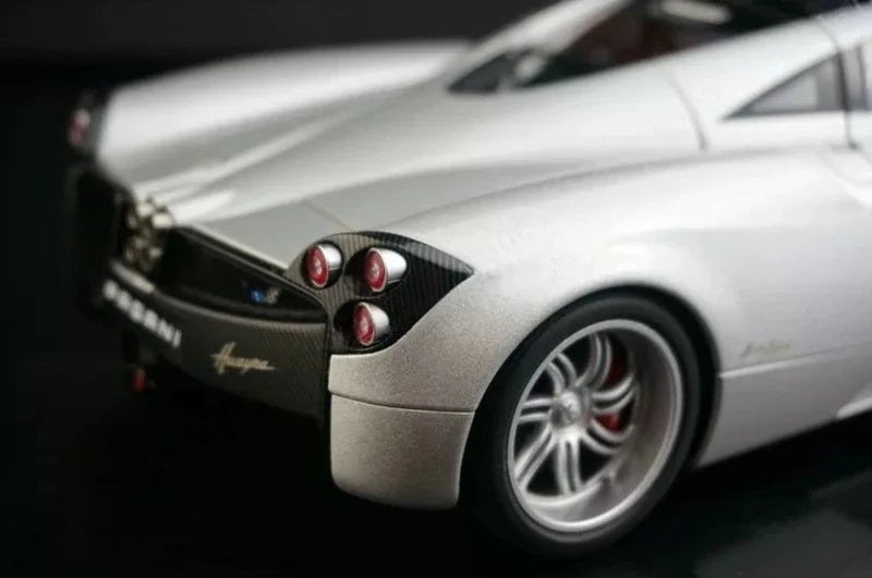 [AutoArt] 1:18 Pagani 2012 Huayra Silver Model Car Die-Cast