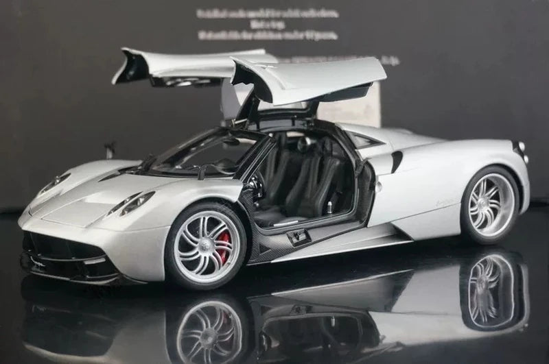 [AutoArt] 1:18 Pagani 2012 Huayra Silver Model Car Die-Cast