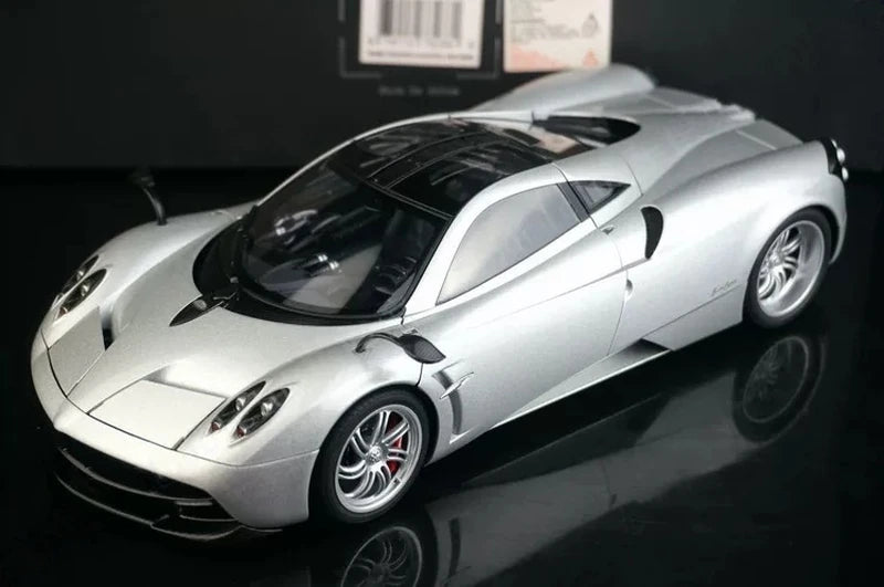 [AutoArt] 1:18 Pagani 2012 Huayra Silver Model Car Die-Cast