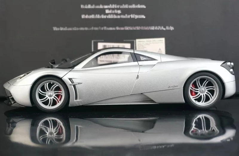 [AutoArt] 1:18 Pagani 2012 Huayra Silver Model Car Die-Cast