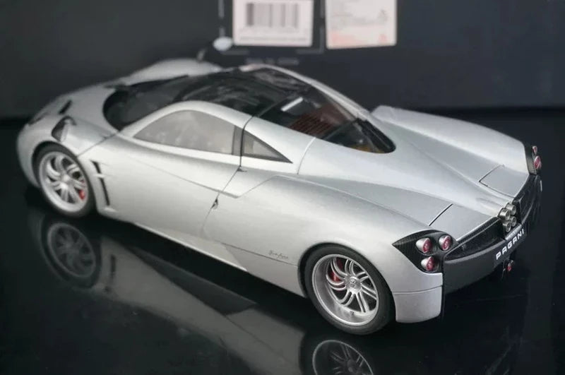 [AutoArt] 1:18 Pagani 2012 Huayra Silver Model Car Die-Cast
