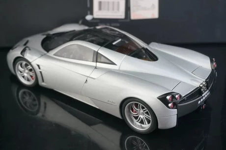 [AutoArt] 1:18 Pagani 2012 Huayra Silver Model Car Die-Cast