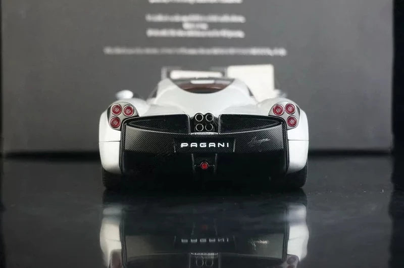 [AutoArt] 1:18 Pagani 2012 Huayra Silver Model Car Die-Cast