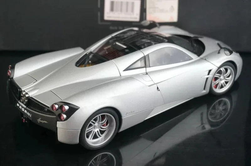 [AutoArt] 1:18 Pagani 2012 Huayra Silver Model Car Die-Cast