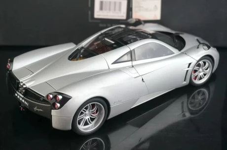 [AutoArt] 1:18 Pagani 2012 Huayra Silver Model Car Die-Cast