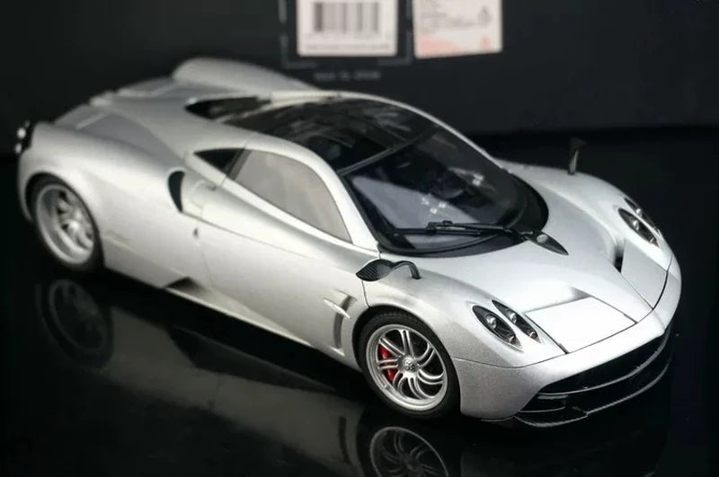 [AutoArt] 1:18 Pagani 2012 Huayra Silver Model Car Die-Cast