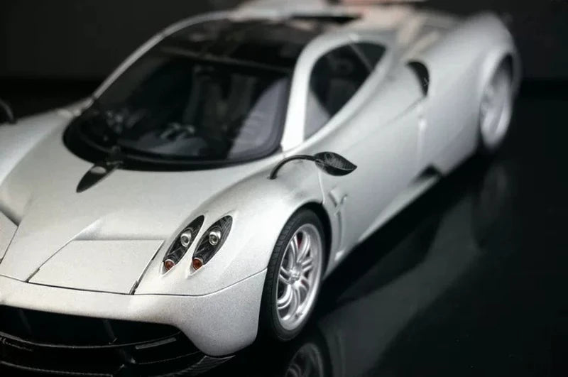 [AutoArt] 1:18 Pagani 2012 Huayra Silver Model Car Die-Cast