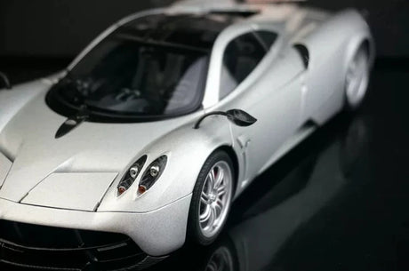 [AutoArt] 1:18 Pagani 2012 Huayra Silver Model Car Die-Cast