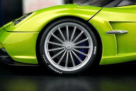 AutoArt Pagani 2017 Huayra Roadster جرين 1:18 – نموذج معدني قابل للجمع