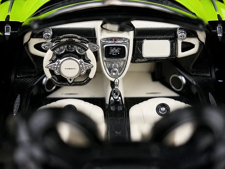 AutoArt Pagani 2017 Huayra Roadster جرين 1:18 – نموذج معدني قابل للجمع