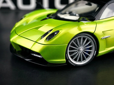 AutoArt Pagani 2017 Huayra Roadster جرين 1:18 – نموذج معدني قابل للجمع