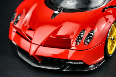 AutoArt Pagani 2017 Huayra Roadster ريد 1:18 – نموذج معدني قابل للجمع مصبوب.