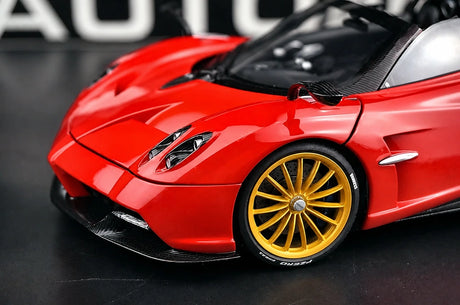 AutoArt Pagani 2017 Huayra Roadster ريد 1:18 – نموذج معدني قابل للجمع مصبوب.