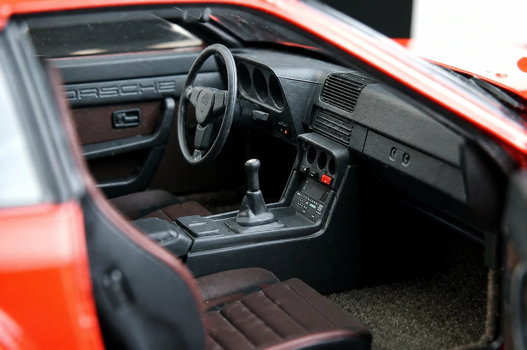 [AutoArt] 1:18 Porsche 1981 924 Carrera GT Modello Rosso di auto in metallo pressofuso